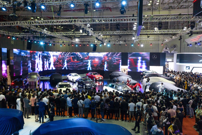 Triển lãm ô tô Việt Nam 2022 lập kỷ lục khách mua xe - Ảnh 1.