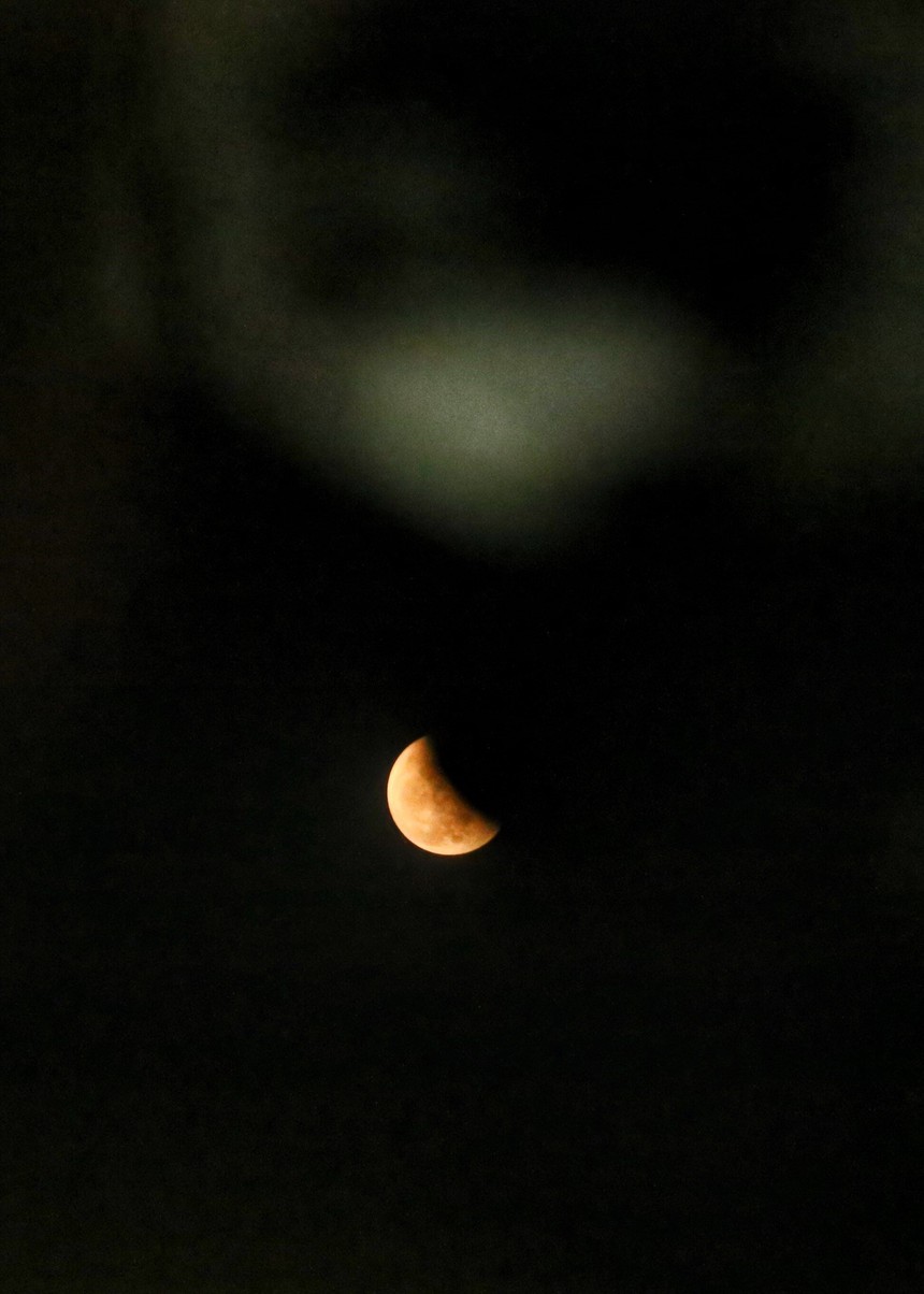 Chiêm ngưỡng hiện tượng nguyệt thực toàn phần cuối cùng năm 2022 - Ảnh 5. Chiêm ngưỡng hiện tượng nguyệt thực toàn phần cuối cùng năm 2022 - Ảnh 5.