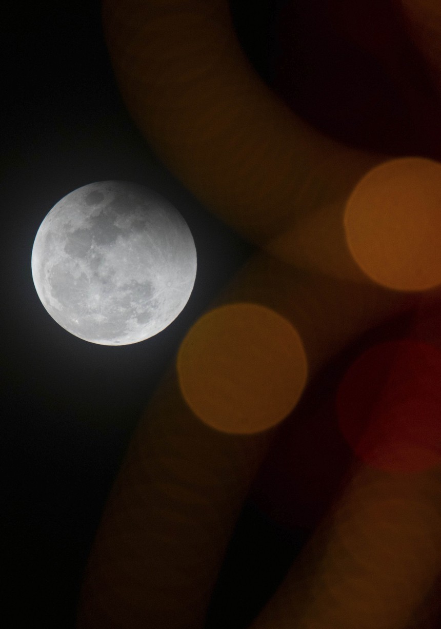 Chiêm ngưỡng hiện tượng nguyệt thực toàn phần cuối cùng năm 2022 - Ảnh 6. Chiêm ngưỡng hiện tượng nguyệt thực toàn phần cuối cùng năm 2022 - Ảnh 6.