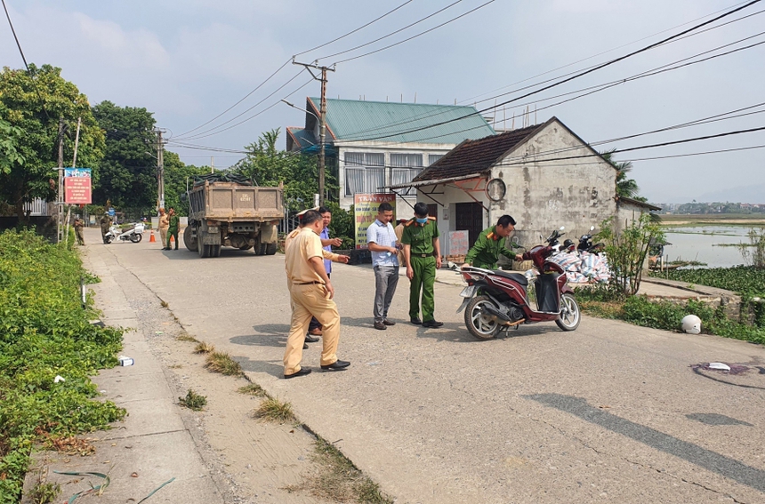 Ninh Bình: Tai nạn giao thông khiến 3 người trong một gia đình thiệt mạng - Ảnh 2.