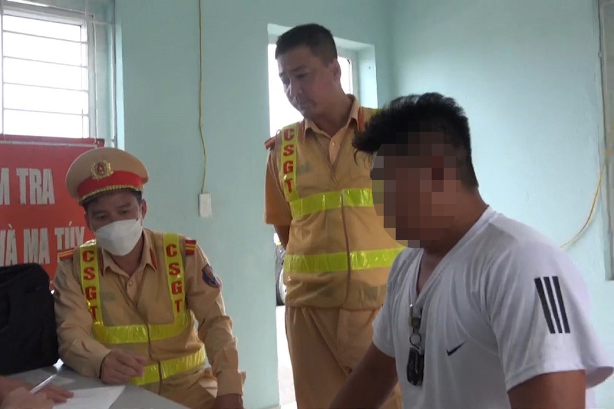 Vụ lái xe container chặn ngang cao tốc Đà Nẵng-Quảng Ngãi: Xem xét xử lý hình sự - Ảnh 3.