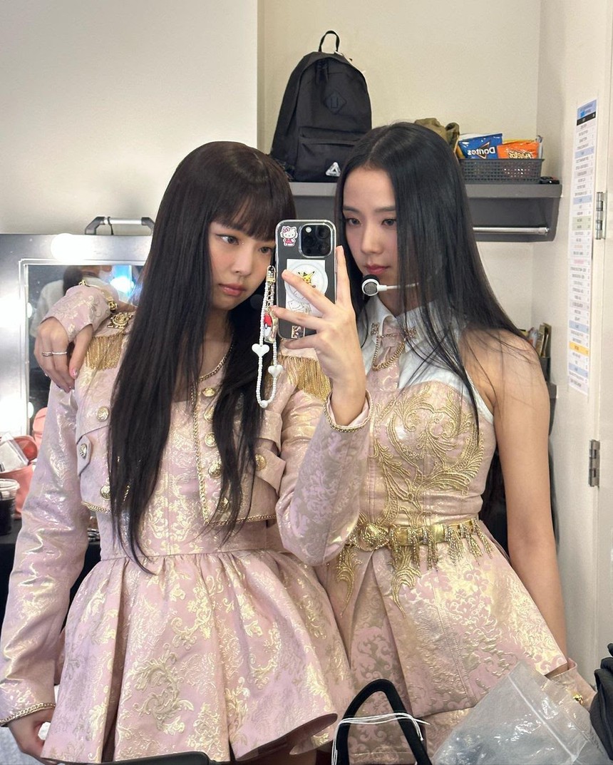 Jennie Blackpink gây ꜱốᴄ người hâm mộ với tóc mái giả - Ảnh 4.