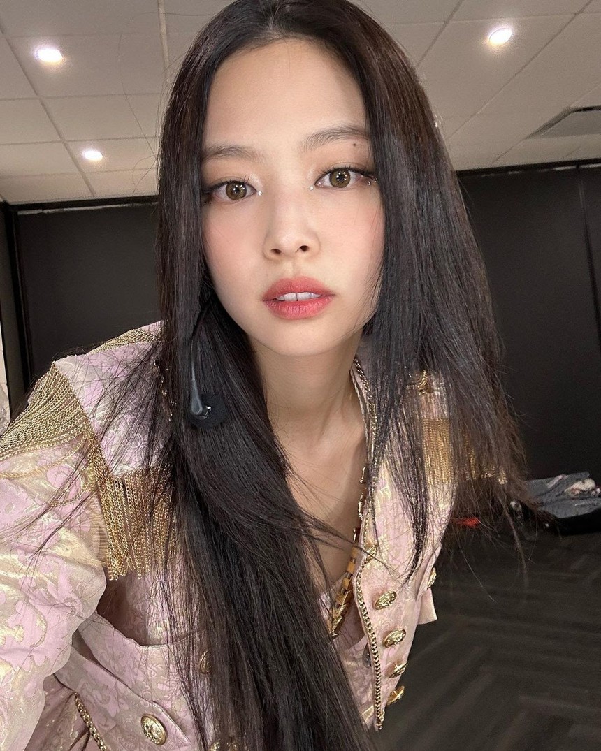 Jennie Blackpink gây ꜱốᴄ người hâm mộ với tóc mái giả - Ảnh 8.