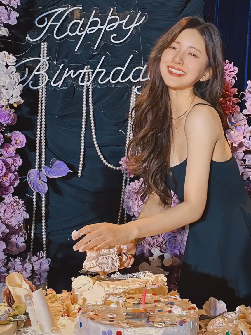 Triệu Lộ Tư rạng rỡ trong bữa tiệc sinh nhật đón tuổi 24 - Ảnh 4.