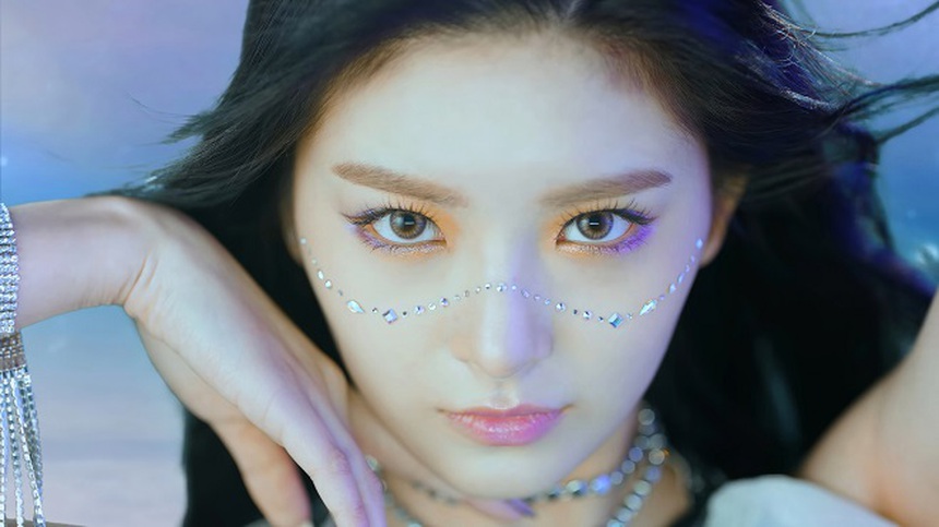 Không cạnh tranh nổi tại Trung, Yiren quay lại Everglow sau 10 tháng 'xin nghỉ' - Ảnh 5.