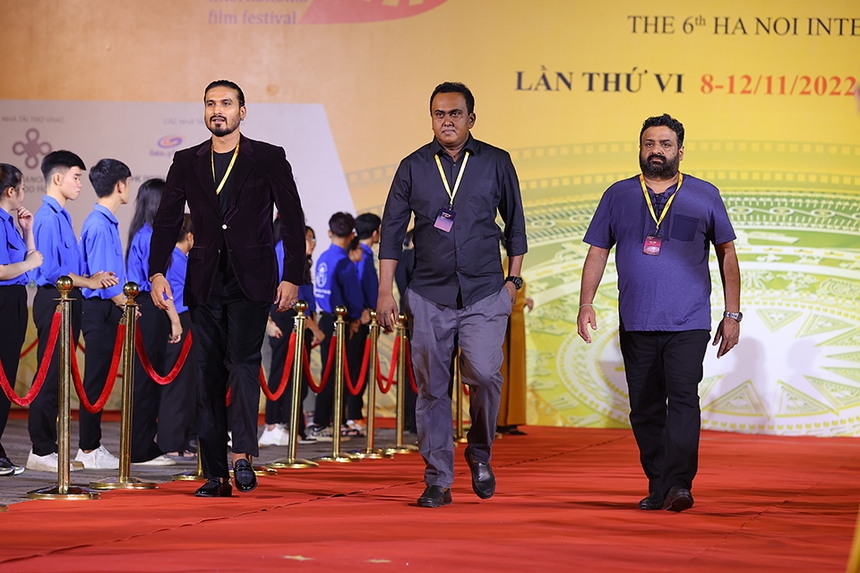 Sự kiện thảm đỏ Liên hoan Phim quốc tế Hà Nội lần thứ VI - 2022 - Ảnh 12.