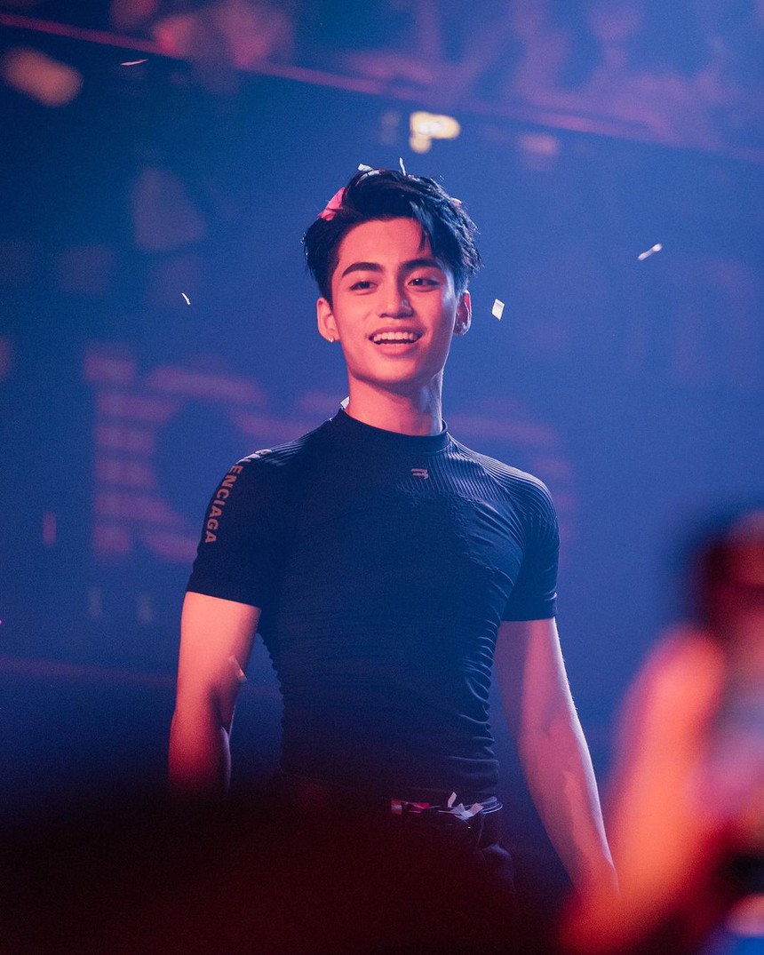 Loạt ảnh của MONO khi vẫn ở dưới "cái bóng" em trai Sơn Tùng: Chắc chắn là hot boy học đường! - Ảnh 1. Loạt ảnh của MONO khi vẫn ở dưới "cái bóng" em trai Sơn Tùng: Chắc chắn là hot boy học đường! - Ảnh 1.