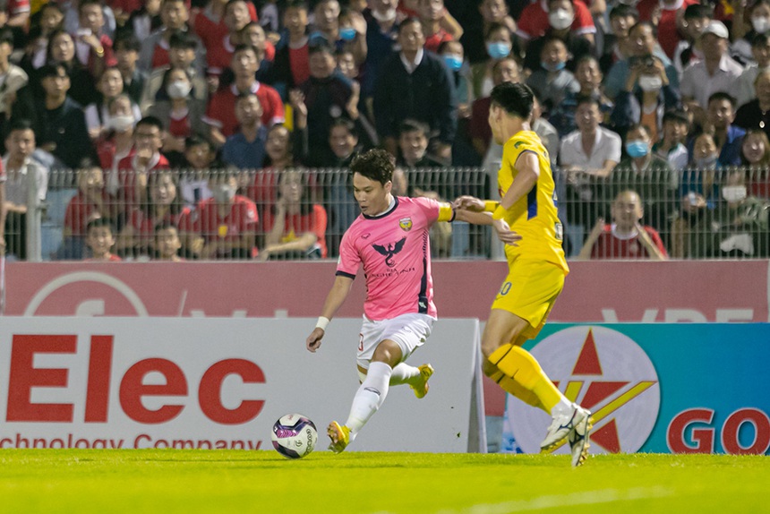 Ai đi “tàu ngược”? - Ảnh 1. Ai đi “tàu ngược”? - Ảnh 1.