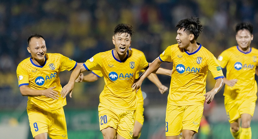 Bóng đá Việt Nam hôm nay: Tiền đạo Hà Nội FC giành giải cầu thủ xuất sắc nhất - Ảnh 5.