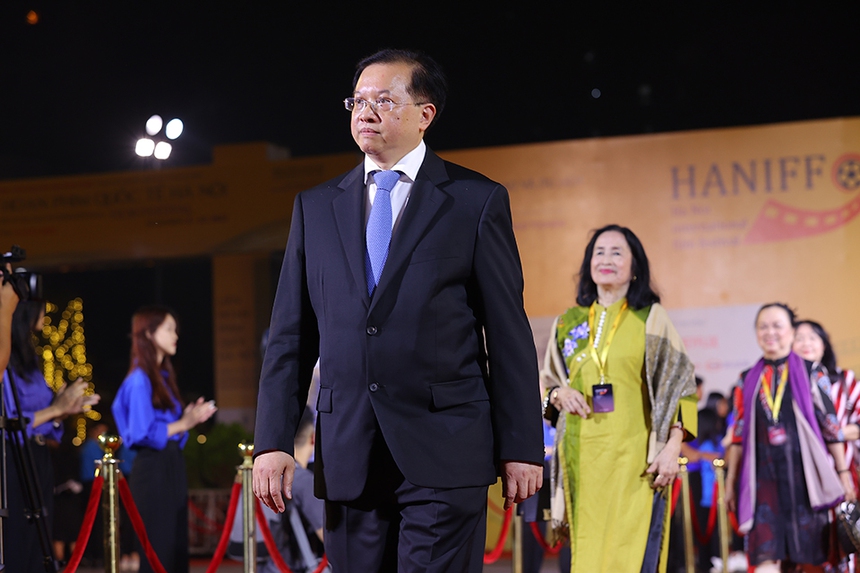 Sự kiện thảm đỏ Liên hoan Phim quốc tế Hà Nội lần thứ VI - 2022 - Ảnh 3.