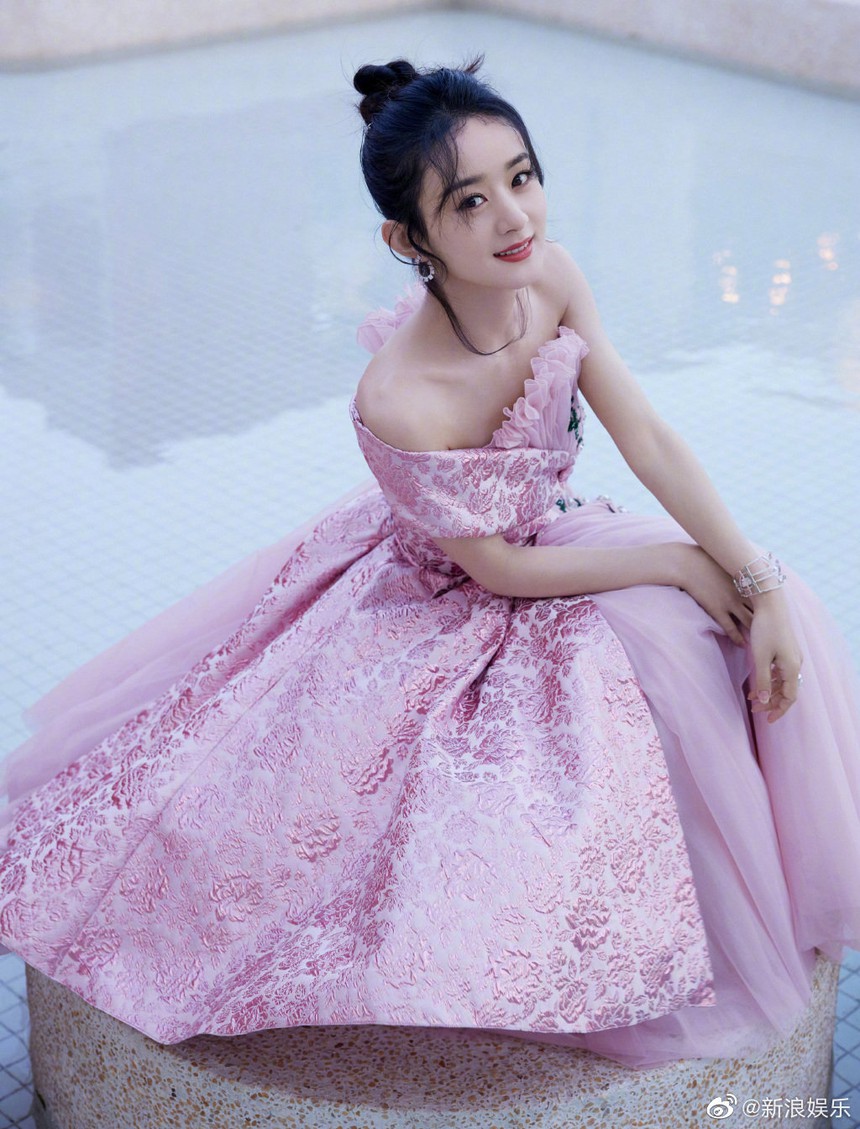 Nữ thần C-biz diện váy công chúa: Triệu Lệ Dĩnh, Địch Lệ Nhiệt Ba... - Ảnh 3. Nữ thần C-biz diện váy công chúa: Triệu Lệ Dĩnh, Địch Lệ Nhiệt Ba... - Ảnh 3.