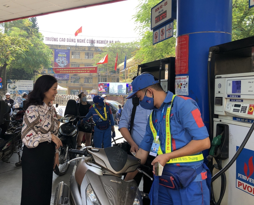 Bộ Giao thông Vận tải chỉ đạo tạo thuận lợi cho vận chuyển xăng dầu - Ảnh 2.