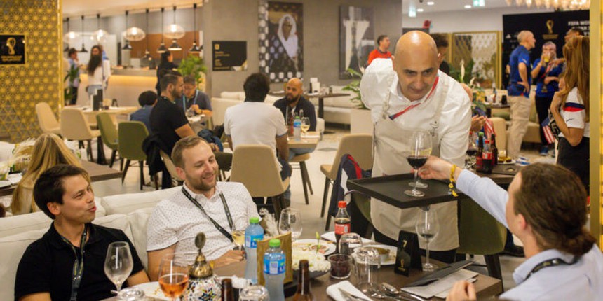 Đồ uống có cồn vẫn được phục vụ tại khu siêu VIP ở World Cup - Ảnh 8.