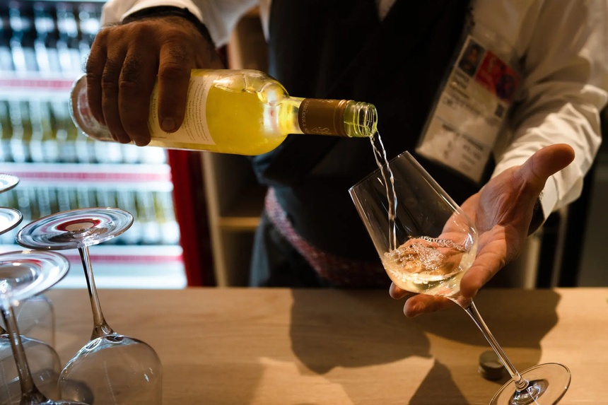 Đồ uống có cồn vẫn được phục vụ tại khu siêu VIP ở World Cup - Ảnh 3.