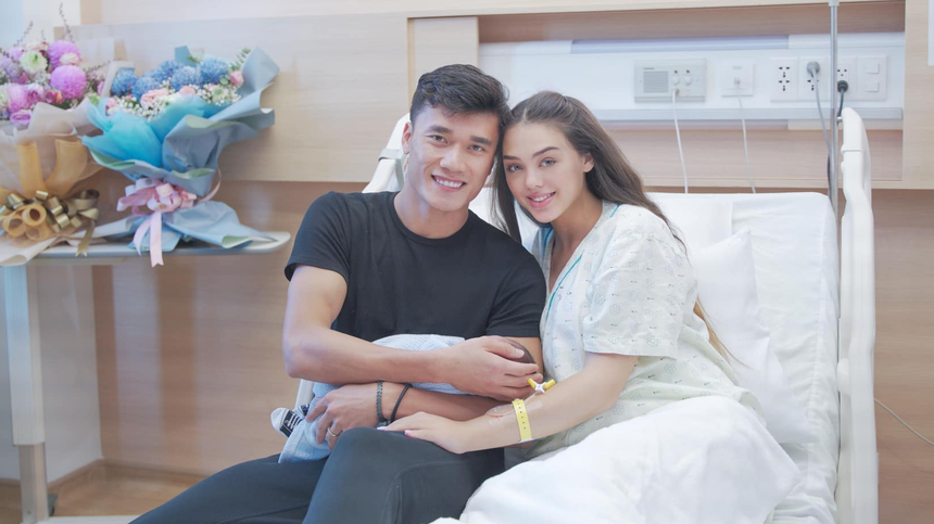 So kè vẻ đẹp dàn “bóng hồng” của hội bạn thân cầu thủ: Bất phân thắng bại, ống kính qua đường cũng không dìm được nhan sắc - Ảnh 17.