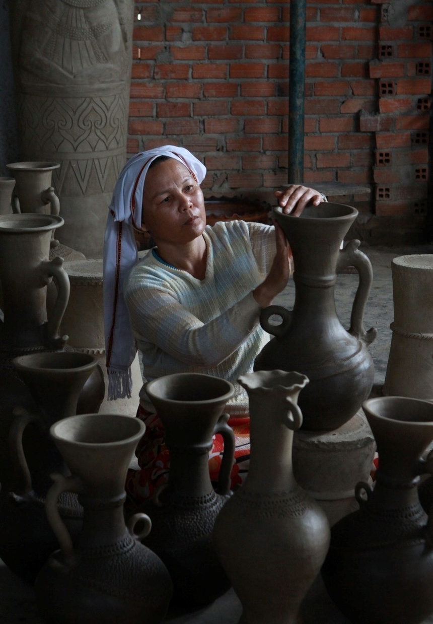 Gốm Chăm trở thành Di sản Thế giới: Cần đánh giá đúng về giá trị phi vật thể  - Ảnh 2.