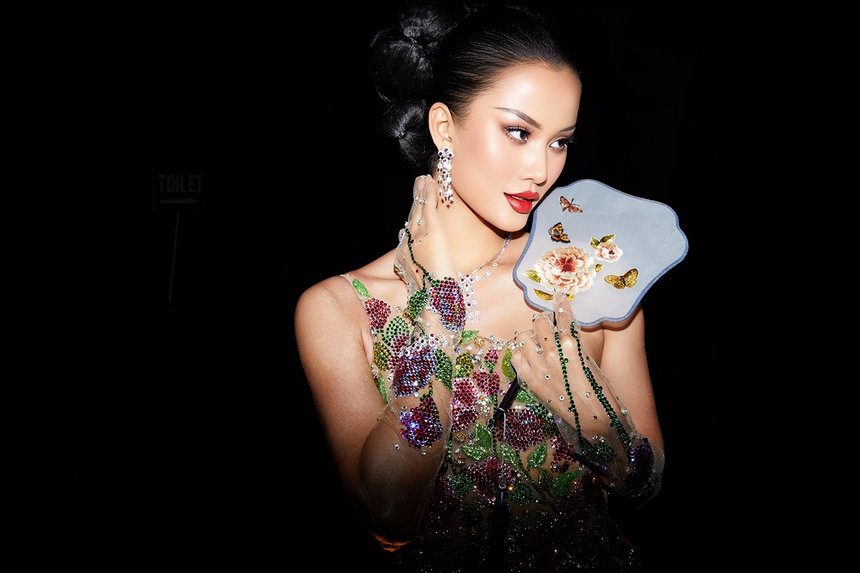  Hương Ly hóa quý cô kiêu sa với váy xuyên thấu - Ảnh 5.