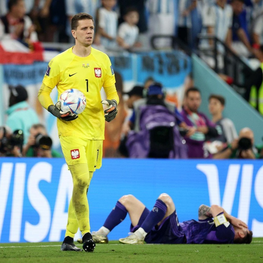 Messi hỏng phạt đền, 'công lý' cho Szczesny - Ảnh 4.