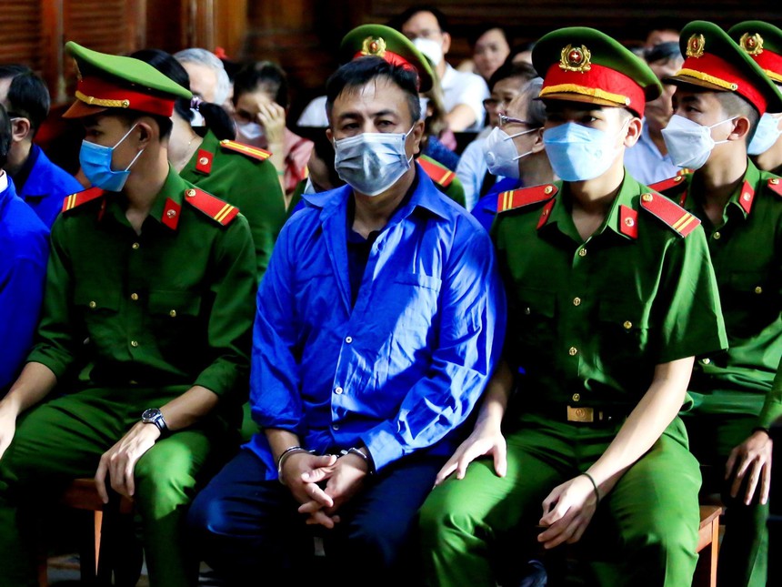 Xét xử vụ Bệnh viện Mắt Thành phố Hồ Chí Minh: Đánh giá sản phẩm của nhà thầu không thể chỉ dựa vào kinh nghiệm - Ảnh 2. Xét xử vụ Bệnh viện Mắt Thành phố Hồ Chí Minh: Đánh giá sản phẩm của nhà thầu không thể chỉ dựa vào kinh nghiệm - Ảnh 2.