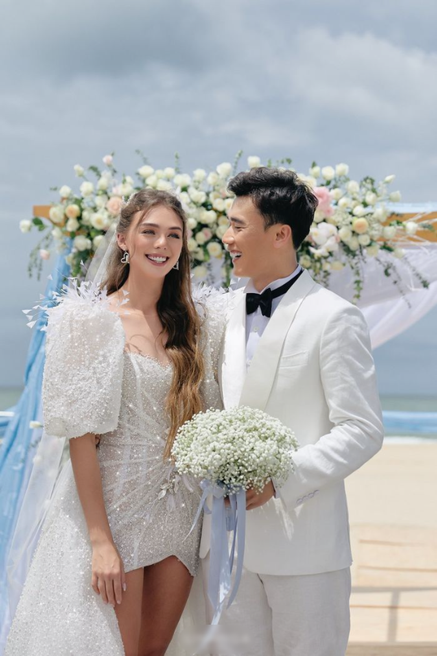 So kè vẻ đẹp dàn “bóng hồng” của hội bạn thân cầu thủ: Bất phân thắng bại, ống kính qua đường cũng không dìm được nhan sắc - Ảnh 13.