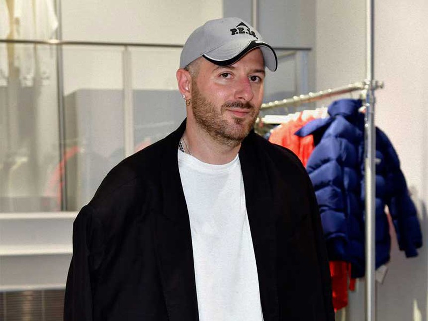 Balenciaga xin lỗi vì bộ ảnh quảng cáo trẻ em ôm gối bông phản cảm - Ảnh 4. Balenciaga xin lỗi vì bộ ảnh quảng cáo trẻ em ôm gối bông phản cảm - Ảnh 4.