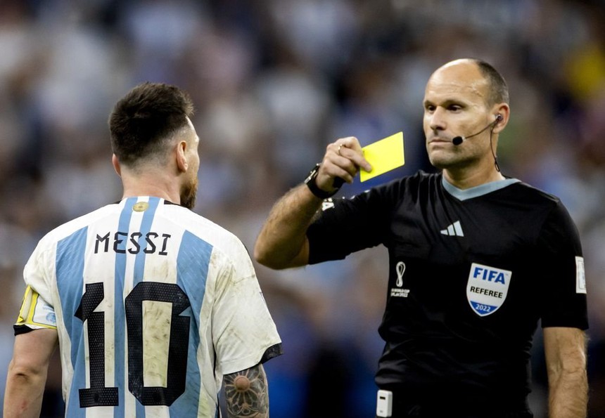 Messi nổi cơn thịnh nộ, yêu cầu FIFA đuổi trọng tài không đủ trách nhiệm - Ảnh 1. Messi nổi cơn thịnh nộ, yêu cầu FIFA đuổi trọng tài không đủ trách nhiệm - Ảnh 1.