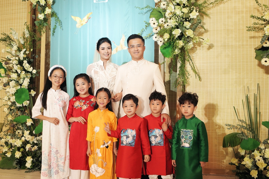 Ngọc Hân cảm động với món quà bất ngờ của chú rể Phú Đạt trong hôn lễ   - Ảnh 3.