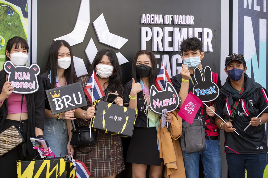 Fan quốc tế đến Việt Nam cổ vũ Bán kết APL 2022 - Ảnh 4.