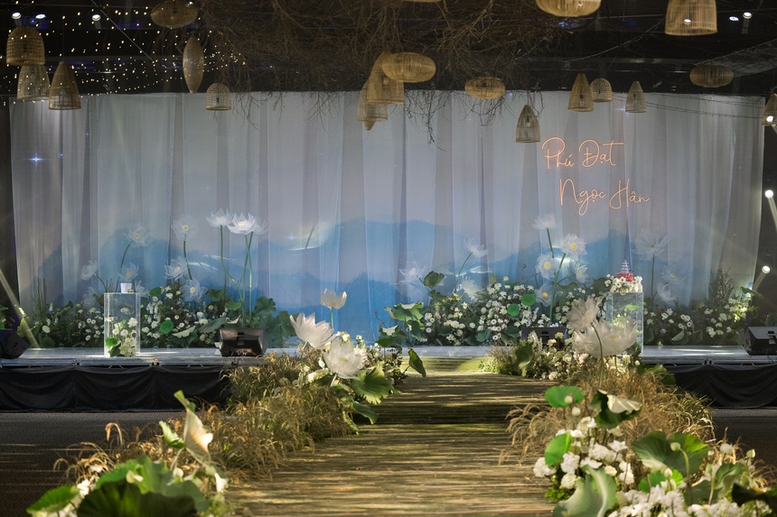 Đám cưới hoa hậu Ngọc Hân: Không gian đậm văn hóa Bắc Bộ, cô dâu xinh đẹp rạng ngời  - Ảnh 7.