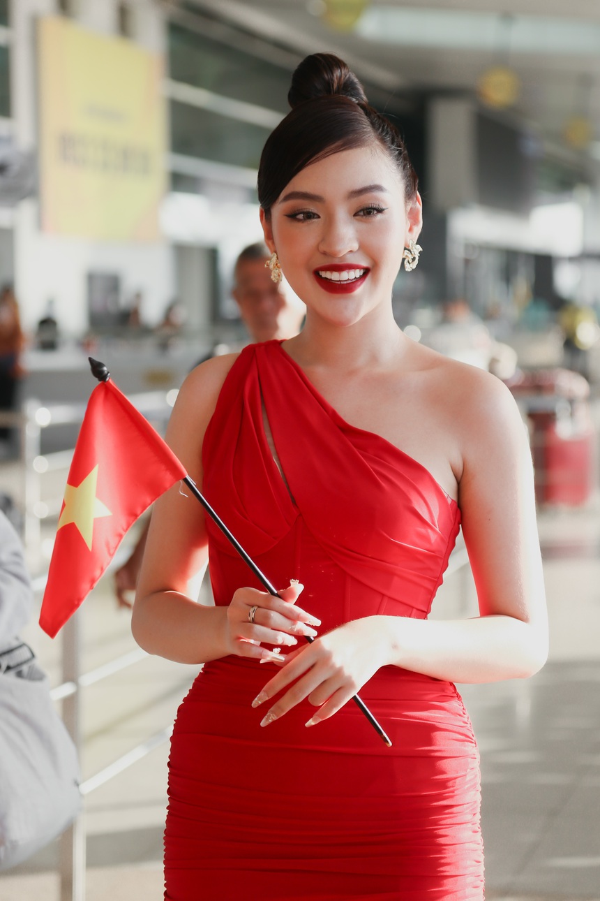 Hot girl "trứng rán cần mỡ" Trần Thanh Tâm lên đường thi Hoa hậu Quốc tế: Xúc động vì tưởng không ai ra tiễn - Ảnh 4.