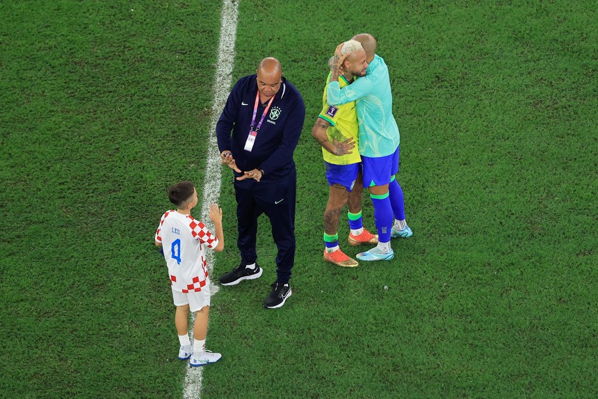 Tan chảy hình ảnh con trai Perisic an ủi Neymar - Ảnh 6.