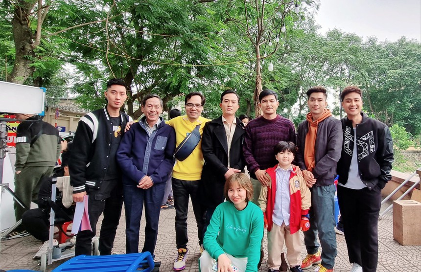 Lộ diện 2 "anh em ruột" của Doãn Quốc Đam trong phim mới, khán giả tò mò về 3 nàng dâu - Ảnh 2.