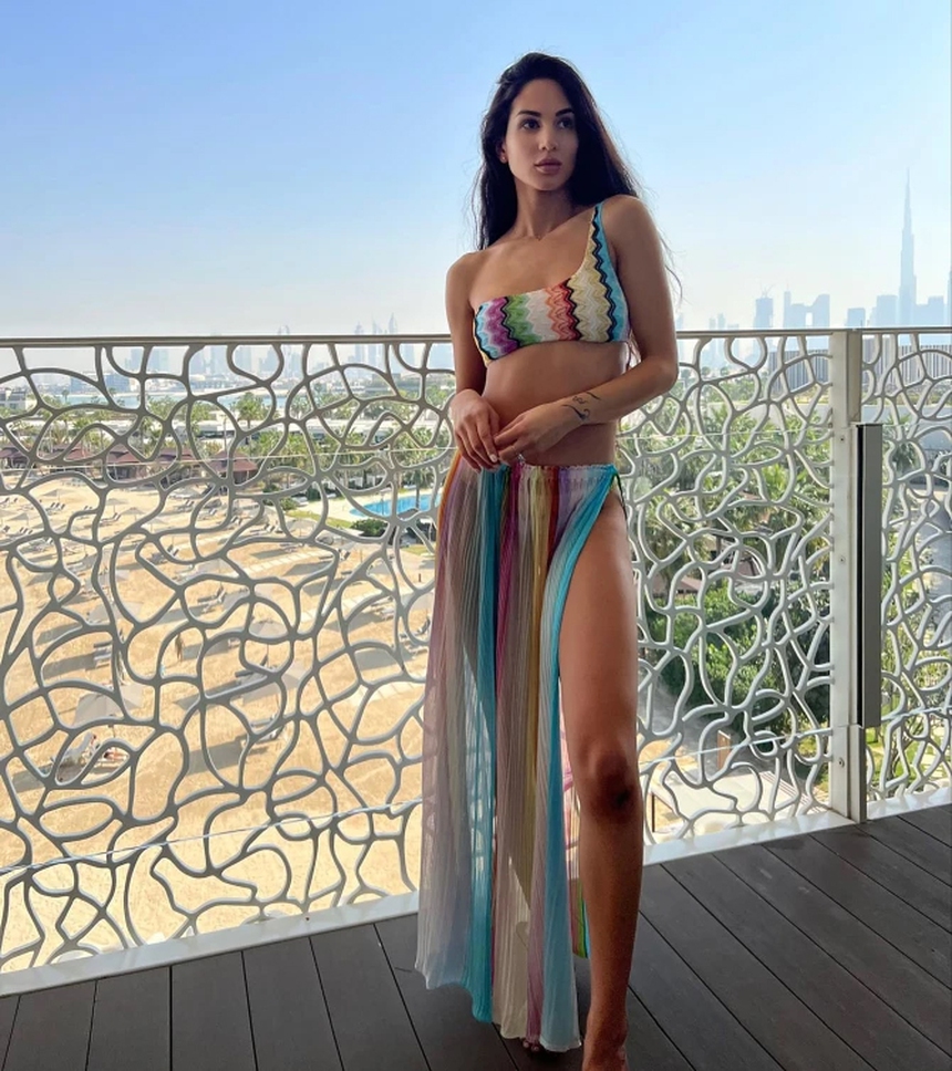 WAGs Anh- Pháp đại chiến: Kẻ tám lạng người nửa cân - Ảnh 9.