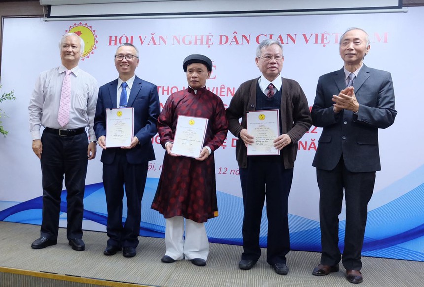 37 công trình, tác phẩm được trao Giải thưởng Văn nghệ dân gian năm 2022 - Ảnh 1.