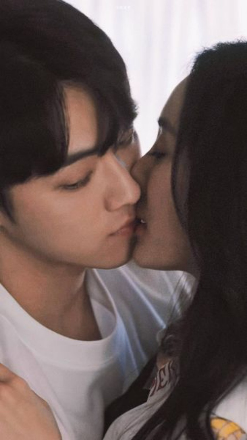 Loạt cảnh hôn của Dương Mịch - Hứa Khải, ngọt thế nào mà khiến fan náo loạn - Ảnh 6. Loạt cảnh hôn của Dương Mịch - Hứa Khải, ngọt thế nào mà khiến fan náo loạn - Ảnh 6.