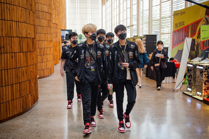 Chùm ảnh: Dàn tuyển thủ điển trai có mặt tại Chung kết APL 2022 - Ảnh 3.