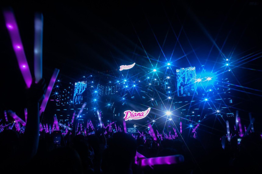 Đẳng cấp và thần thái, Sơn Tùng M-TP “đóng băng” hàng chục nghìn khán giả trong màn trình diễn bùng nổ tại Diana COOL FEST - Ảnh 1.