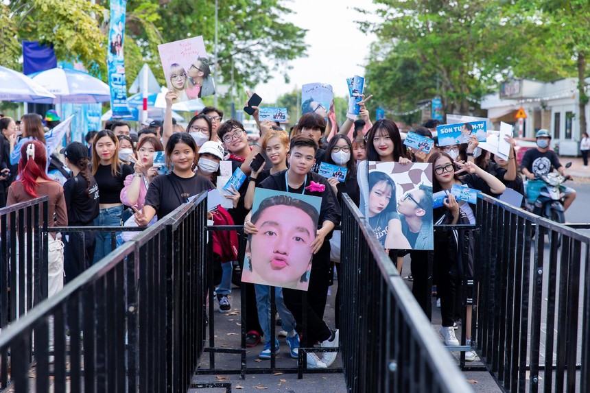 Đẳng cấp và thần thái, Sơn Tùng M-TP “đóng băng” hàng chục nghìn khán giả trong màn trình diễn bùng nổ tại Diana COOL FEST - Ảnh 6.