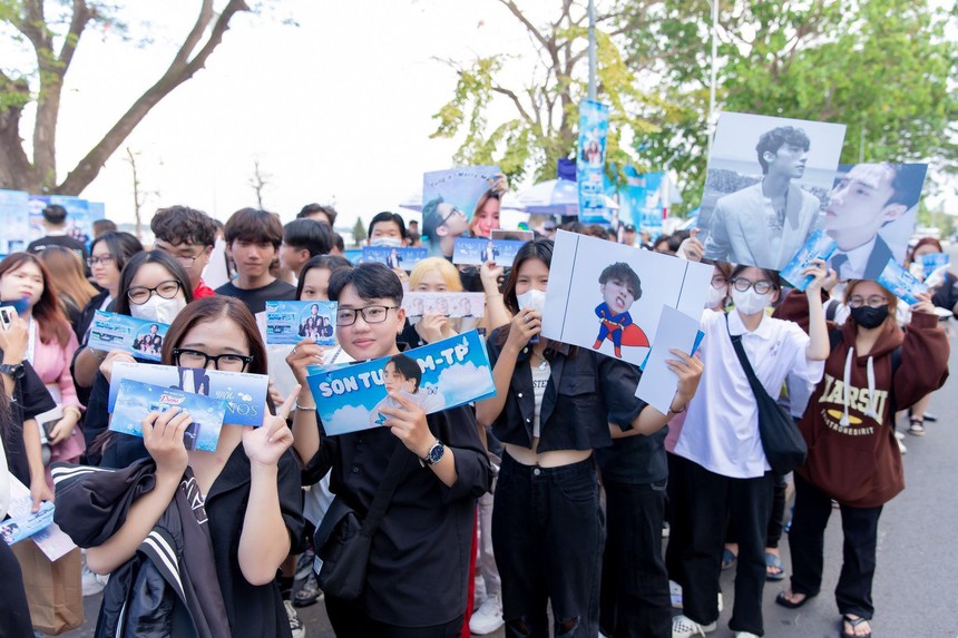 Đẳng cấp và thần thái, Sơn Tùng M-TP “đóng băng” hàng chục nghìn khán giả trong màn trình diễn bùng nổ tại Diana COOL FEST - Ảnh 7.