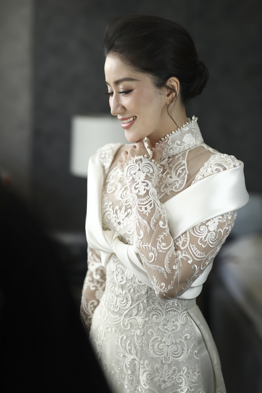 Khánh Thi bật khóc nói yêu Phan Hiển trong lễ ăn hỏi - Ảnh 8. Khánh Thi bật khóc nói yêu Phan Hiển trong lễ ăn hỏi - Ảnh 8.