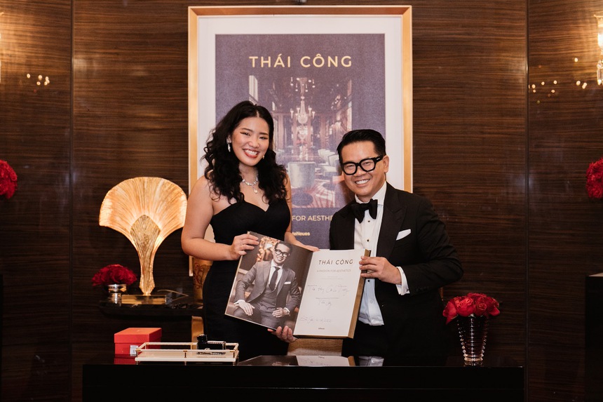 Đẳng cấp như NTK Thái Công: Chi 1,5 tỷ đồng mở tiệc ra mắt sách, khách mời toàn đại gia và ‘cá mập’, đích thân trình diễn ảo thuật ngay trên sân khấu  - Ảnh 3.