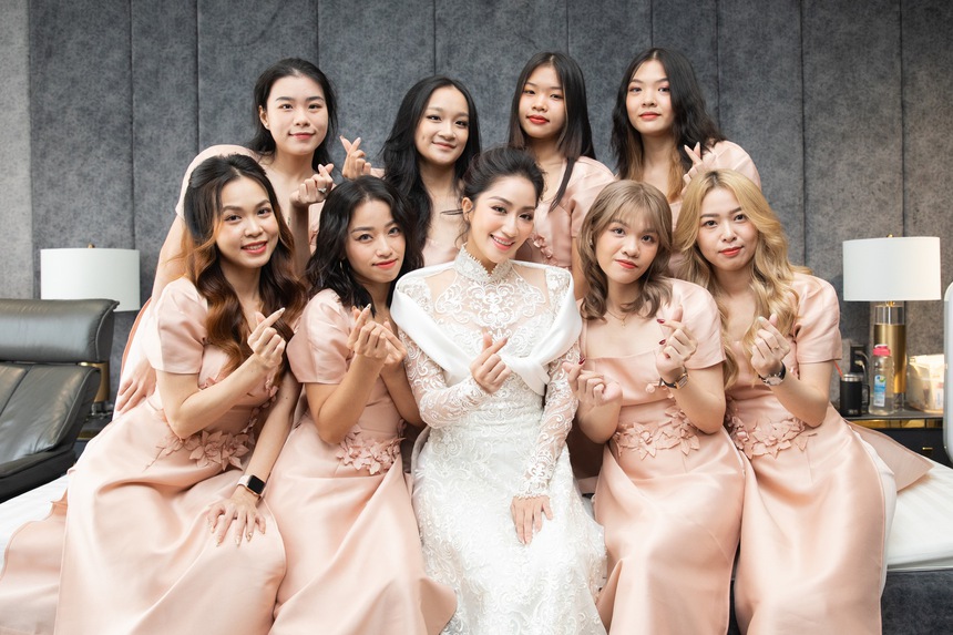 Khánh Thi bật khóc nức nở khi được nhà chồng công nhận danh phận trong lễ thành hôn - Ảnh 3.