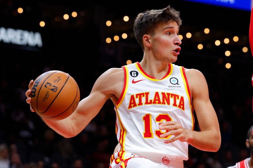 MXH trở nên "bấn loạn" trước cú ném buzzer-beater không tưởng của sao trẻ Atlanta Hawks - Ảnh 2.