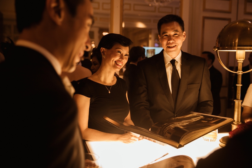 Đẳng cấp như NTK Thái Công: Chi 1,5 tỷ đồng mở tiệc ra mắt sách, khách mời toàn giới thượng lưu, đích thân trình diễn ảo thuật ngay trên sân khấu  - Ảnh 4.