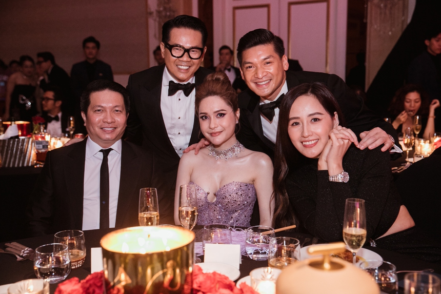 Đẳng cấp như NTK Thái Công: Chi 1,5 tỷ đồng mở tiệc ra mắt sách, khách mời toàn giới thượng lưu, đích thân trình diễn ảo thuật ngay trên sân khấu  - Ảnh 5.