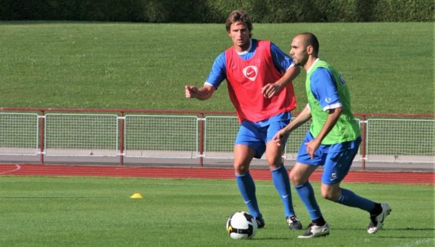 Giroud từng là đồng đội của HLV Ma Rốc - Ảnh 2.