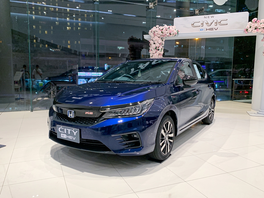 Trải nghiệm nhanh Honda City RS phiên bản hybrid: Đi phố chỉ 2,5L/100 km, có loạt trang bị khiến người Việt 'phát thèm' - Ảnh 2.