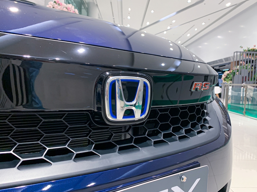 Trải nghiệm nhanh Honda City RS phiên bản hybrid: Đi phố chỉ 2,5L/100 km, có loạt trang bị khiến người Việt 'phát thèm' - Ảnh 4.