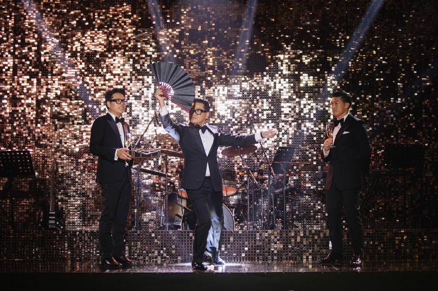 Đẳng cấp như NTK Thái Công: Chi 1,5 tỷ đồng mở tiệc ra mắt sách, khách mời toàn đại gia và ‘cá mập’, đích thân trình diễn ảo thuật ngay trên sân khấu  - Ảnh 7.