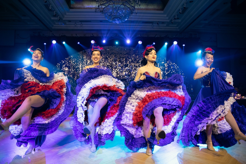 Đẳng cấp như NTK Thái Công: Chi 1,5 tỷ đồng mở tiệc ra mắt sách, khách mời toàn giới thượng lưu, đích thân trình diễn ảo thuật ngay trên sân khấu  - Ảnh 11.